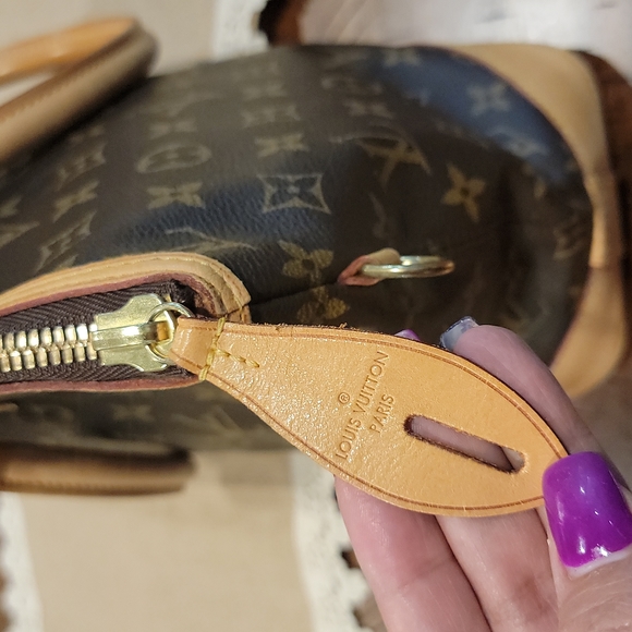 🎉SOLD🎉 💯% Authentic Louis Vuitton Lockit Horizontal bag - Picture 8 of 11